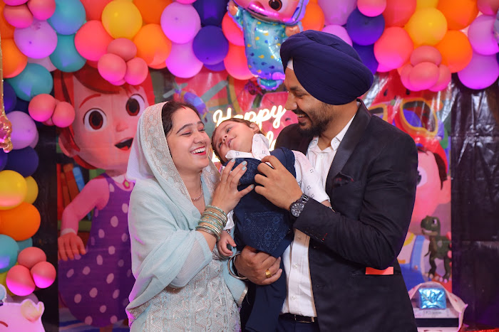 Balloons and a newborn — baby & family photography by Studio City Photography, Delhi