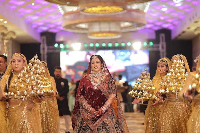 The bride's entry — wedding photography by Studio City Photography, Delhi
